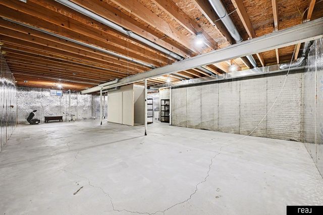 604 Castle Pine Drive, Papillion, NE 68133