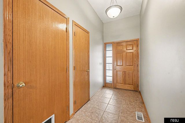 604 Castle Pine Drive, Papillion, NE 68133