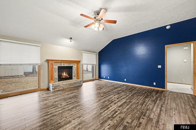 604 Castle Pine Drive, Papillion, NE 68133