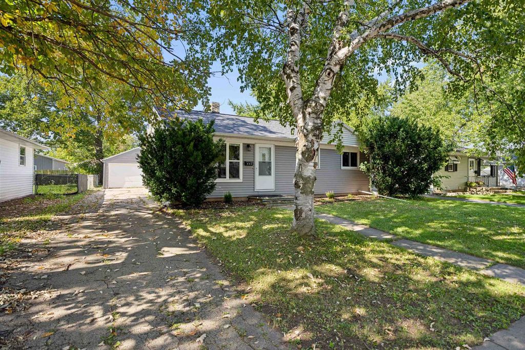 937 GAIL AVENUE, Neenah, WI 54956