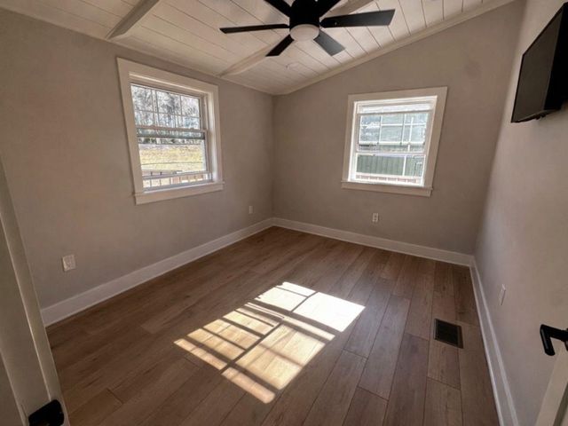 839 Lakeview Dr, Jefferson, TX 75657