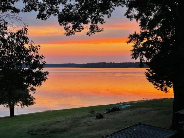 839 Lakeview Dr, Jefferson, TX 75657