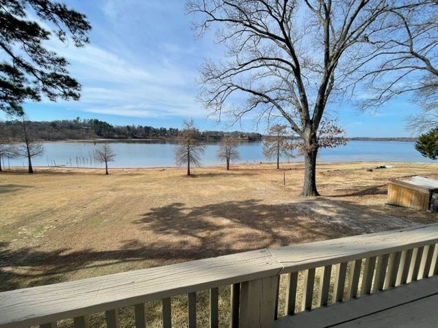 839 Lakeview Dr, Jefferson, TX 75657