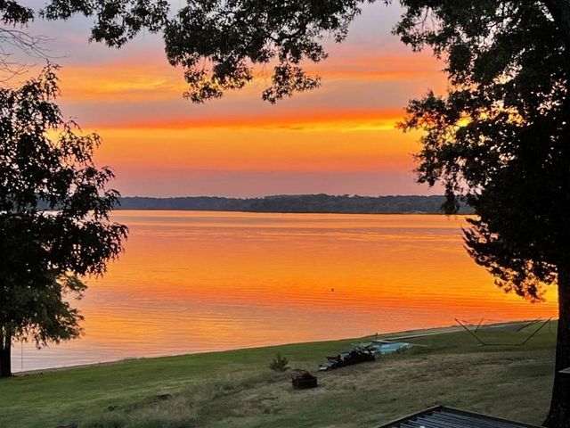 839 Lakeview Dr, Jefferson, TX 75657