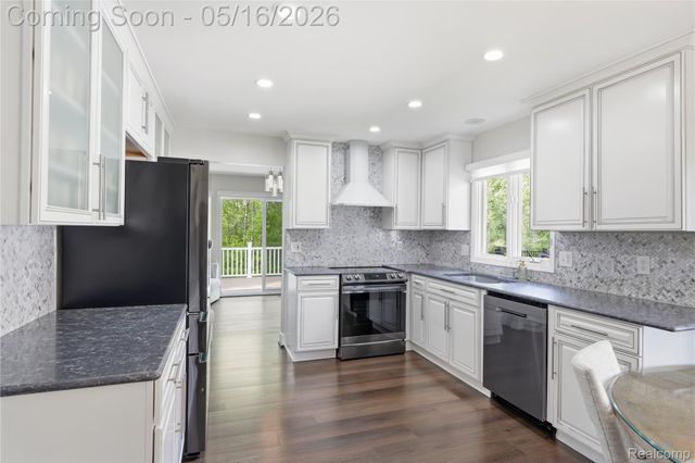 1945 Avalon Drive, Sterling Heights, MI 48310