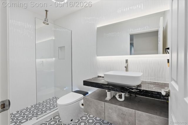 1945 Avalon Drive, Sterling Heights, MI 48310