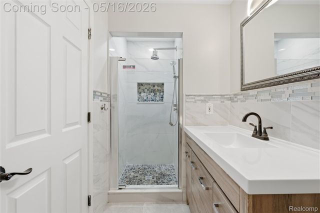 1945 Avalon Drive, Sterling Heights, MI 48310