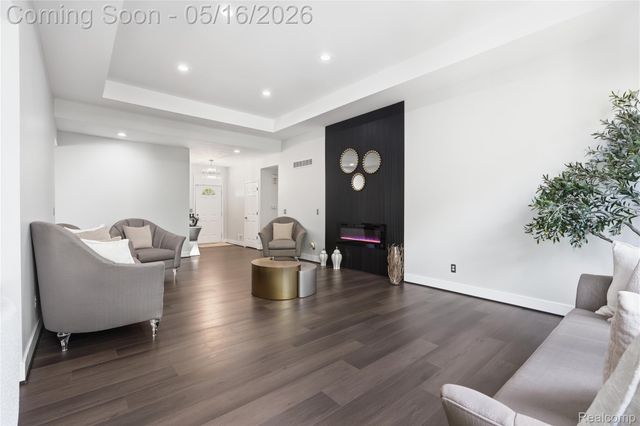 1945 Avalon Drive, Sterling Heights, MI 48310
