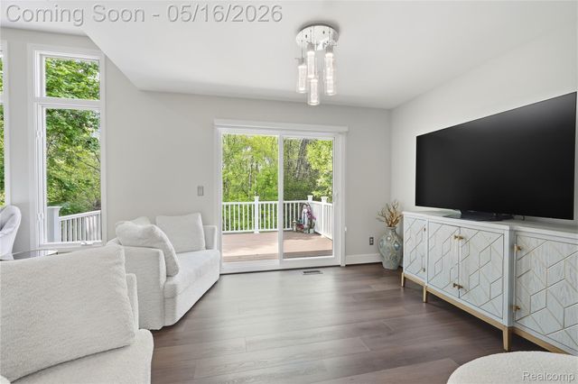 1945 Avalon Drive, Sterling Heights, MI 48310