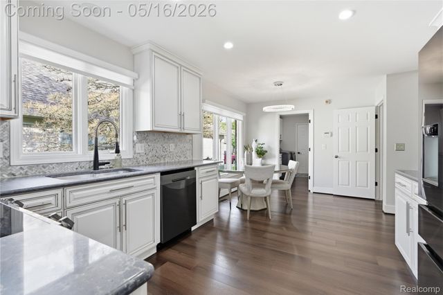 1945 Avalon Drive, Sterling Heights, MI 48310