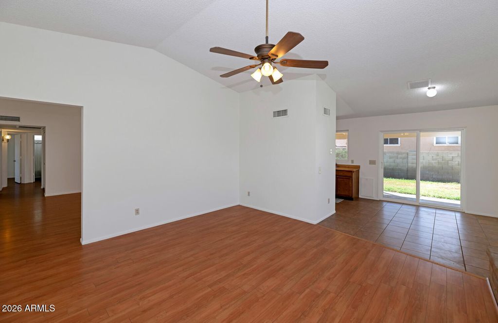 Image 11 of property listing at 10107 W MEADOWBROOK Avenue, Phoenix, AZ 85037