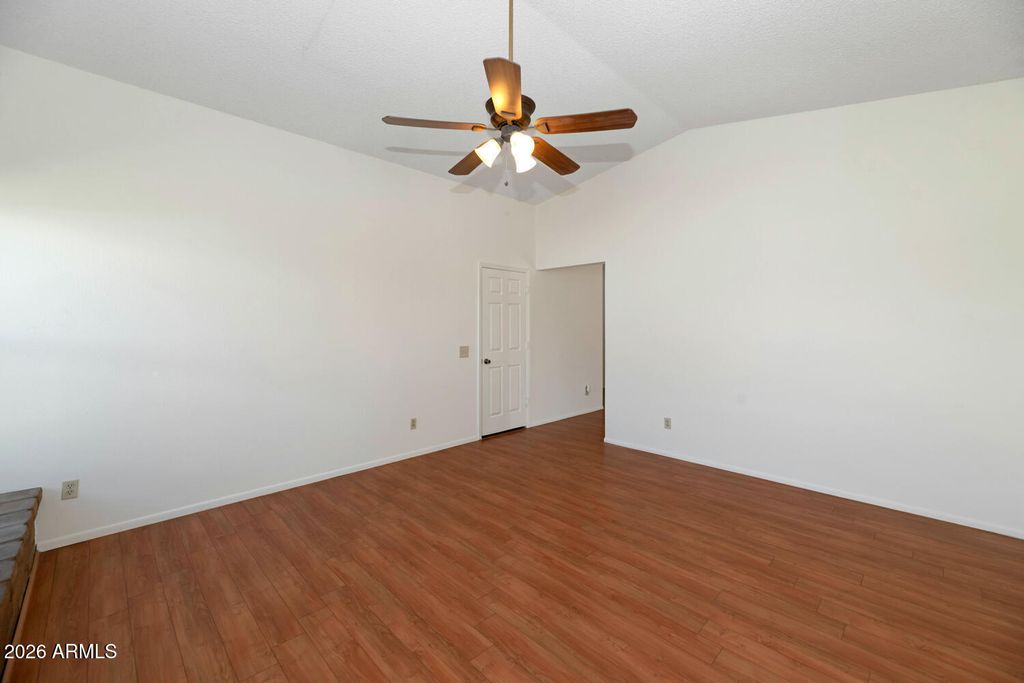 Image 13 of property listing at 10107 W MEADOWBROOK Avenue, Phoenix, AZ 85037