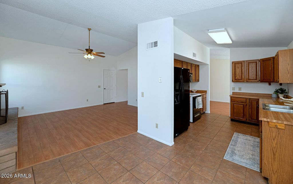 Image 14 of property listing at 10107 W MEADOWBROOK Avenue, Phoenix, AZ 85037