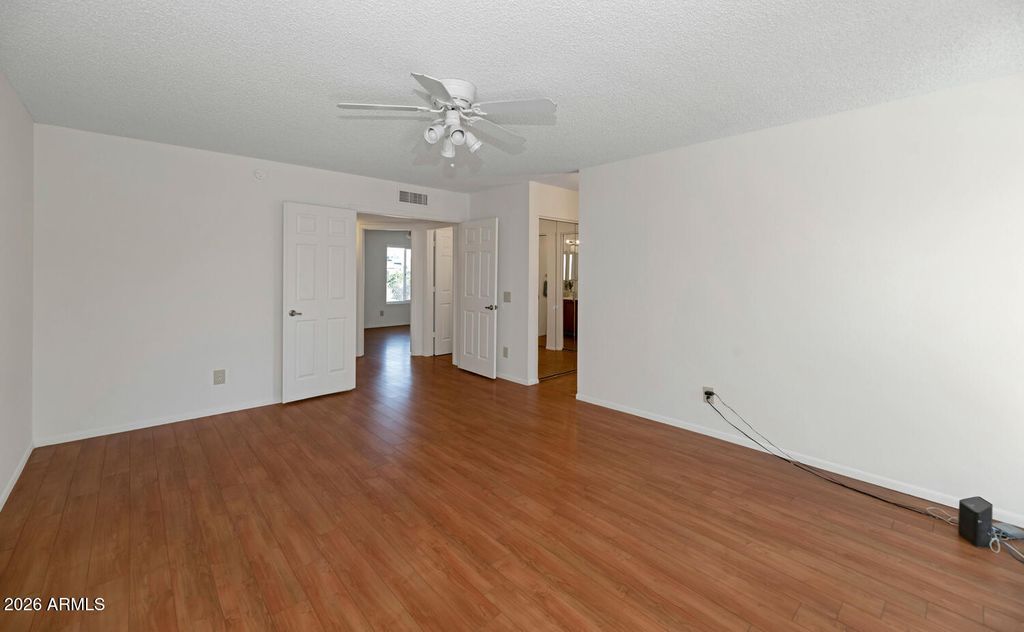 Image 19 of property listing at 10107 W MEADOWBROOK Avenue, Phoenix, AZ 85037