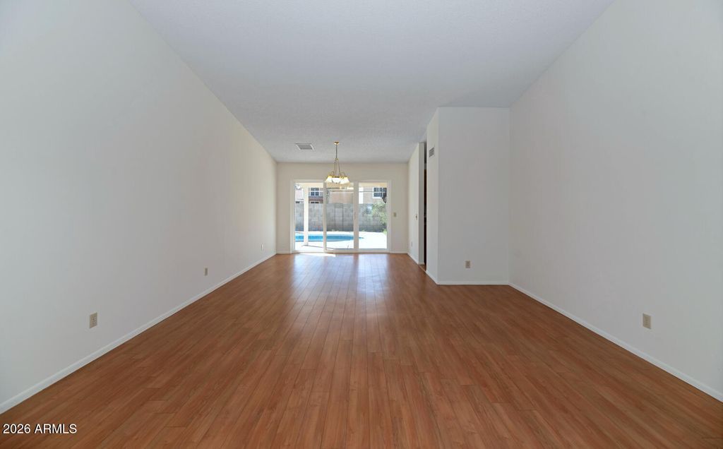 Image 6 of property listing at 10107 W MEADOWBROOK Avenue, Phoenix, AZ 85037