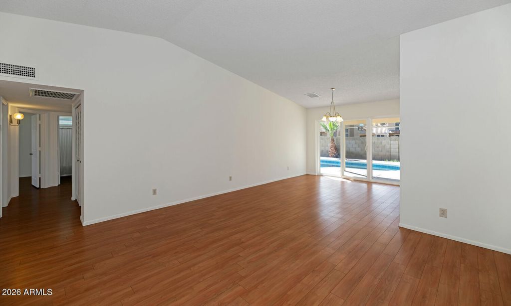 Image 7 of property listing at 10107 W MEADOWBROOK Avenue, Phoenix, AZ 85037