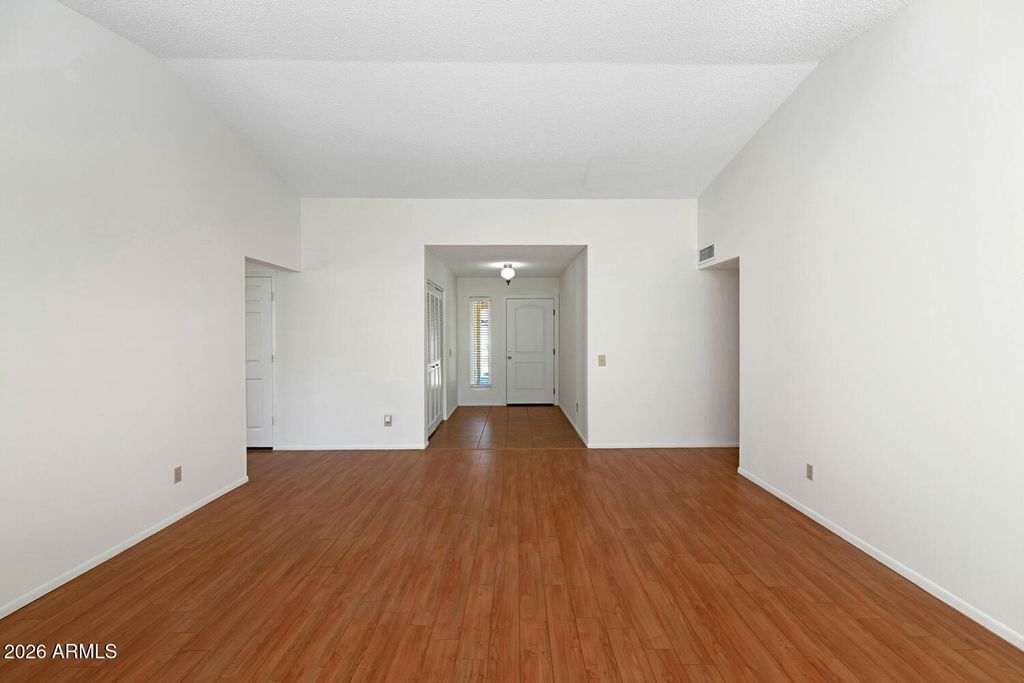 Image 9 of property listing at 10107 W MEADOWBROOK Avenue, Phoenix, AZ 85037