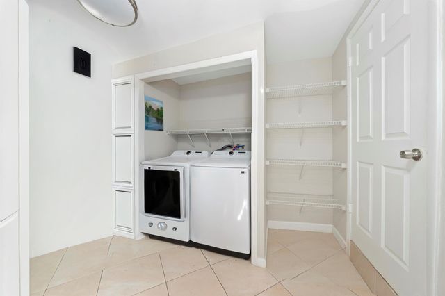 250 NW 11 Street, Boca Raton, FL 33432