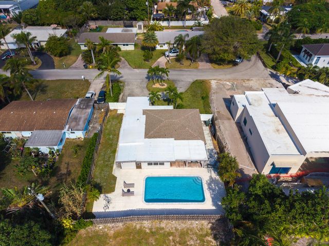 250 NW 11 Street, Boca Raton, FL 33432