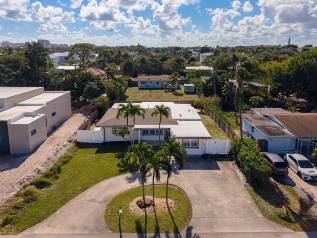 250 NW 11 Street, Boca Raton, FL 33432