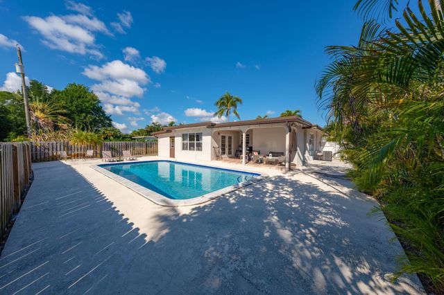 250 NW 11 Street, Boca Raton, FL 33432