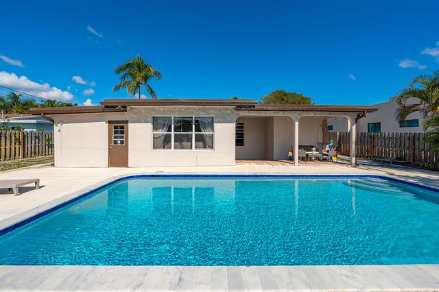 250 NW 11 Street, Boca Raton, FL 33432