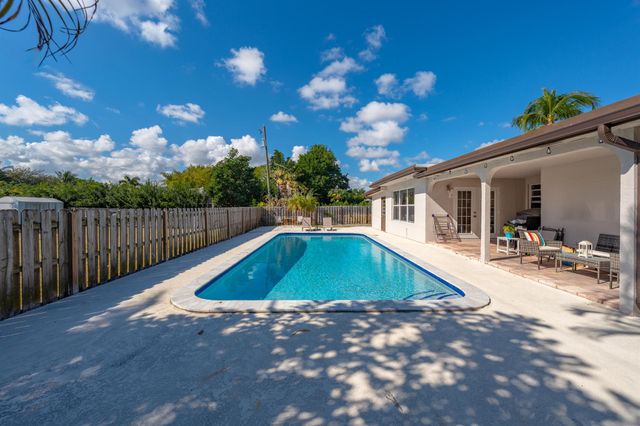 250 NW 11 Street, Boca Raton, FL 33432