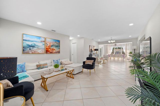 250 NW 11 Street, Boca Raton, FL 33432