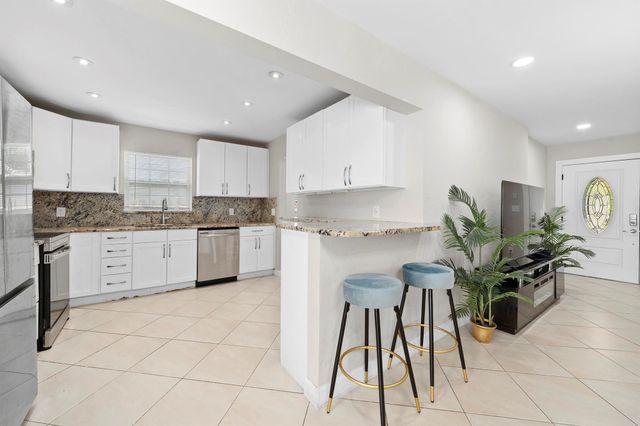 250 NW 11 Street, Boca Raton, FL 33432