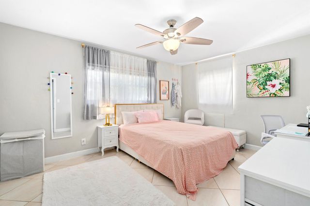 250 NW 11 Street, Boca Raton, FL 33432