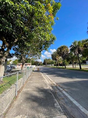 3929 NW 207th St Rd, Miami Gardens, FL 33055