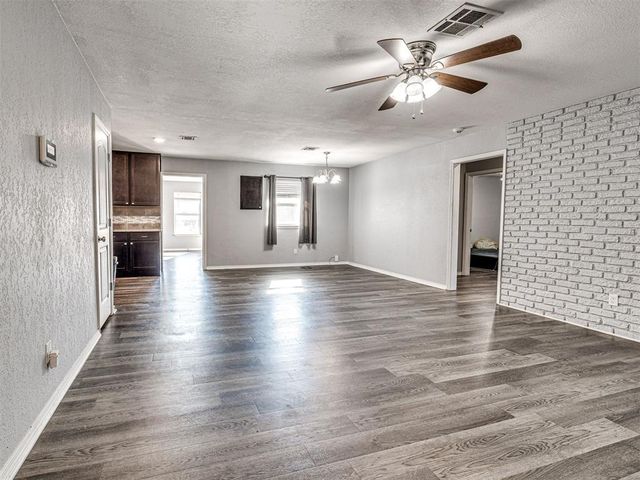 2103 N Tucker Avenue, Shawnee, OK 74804