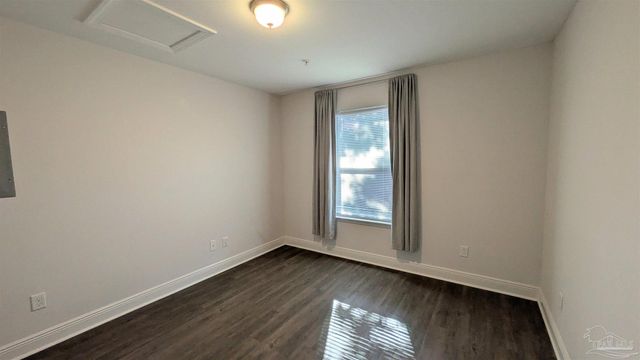 313 N Navy Blvd 2D, Pensacola, FL 32507