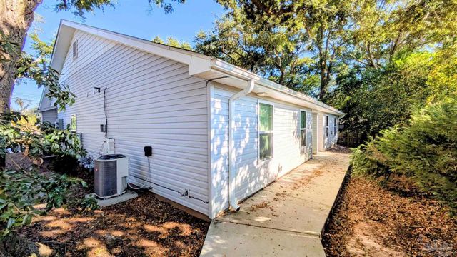 313 N Navy Blvd 2D, Pensacola, FL 32507