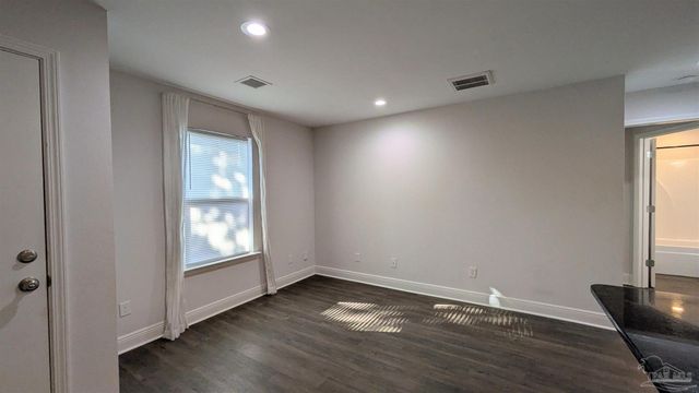 313 N Navy Blvd 2D, Pensacola, FL 32507