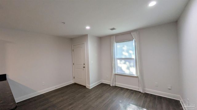 313 N Navy Blvd 2D, Pensacola, FL 32507