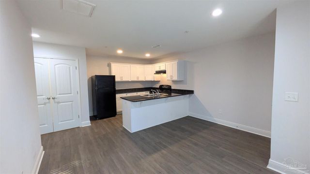 313 N Navy Blvd 2D, Pensacola, FL 32507