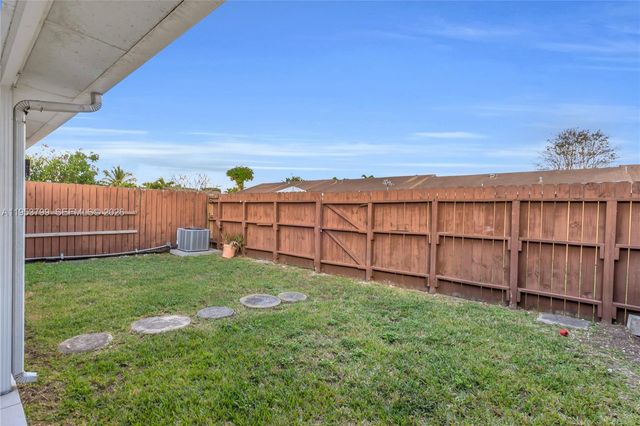 7197 SW 152nd Pl, Miami, FL 33193