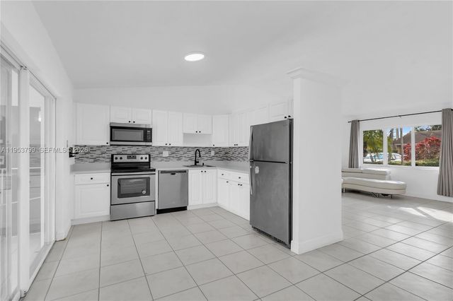 7197 SW 152nd Pl, Miami, FL 33193