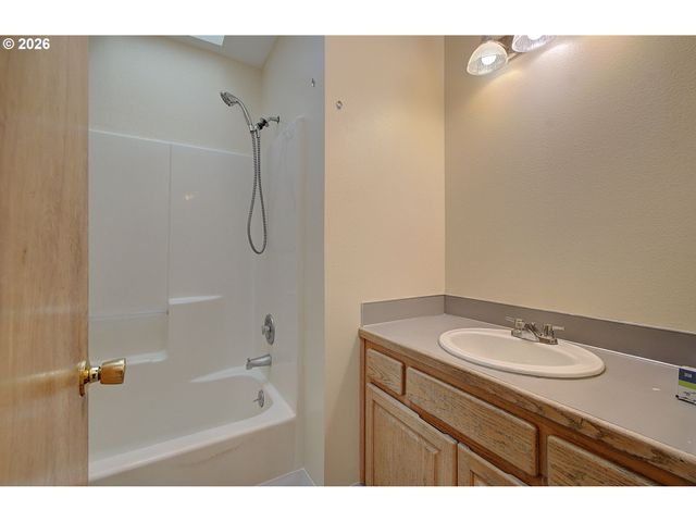3917 Ne 39TH St, Vancouver, WA 98661
