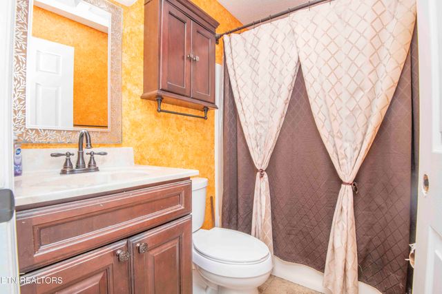 104 Blackberry Ridge Drive, Lenoir City, TN 37772