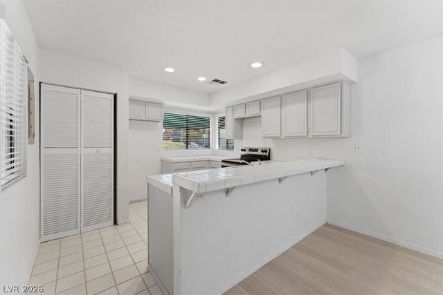 2220 Pine Breeze Lane 102, Las Vegas, NV 89119