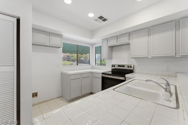 2220 Pine Breeze Lane 102, Las Vegas, NV 89119