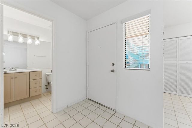 2220 Pine Breeze Lane 102, Las Vegas, NV 89119