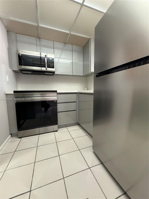 6820 W Flagler St 407, Miami, FL 33144