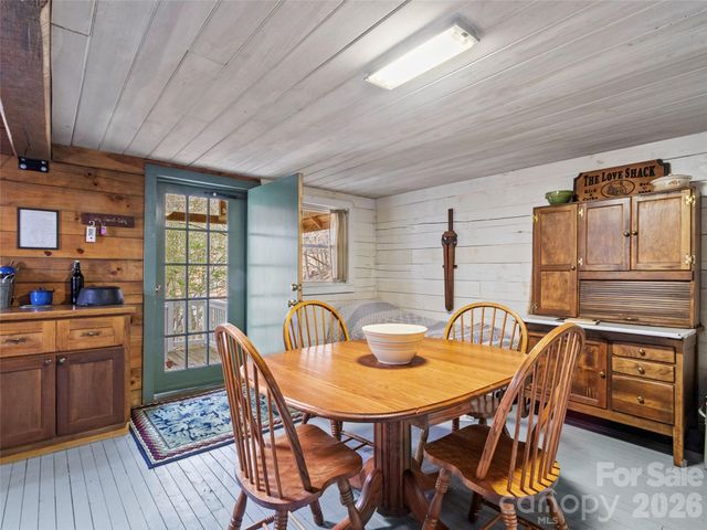 2701 Roses Branch Road, Bakersville, NC 28705