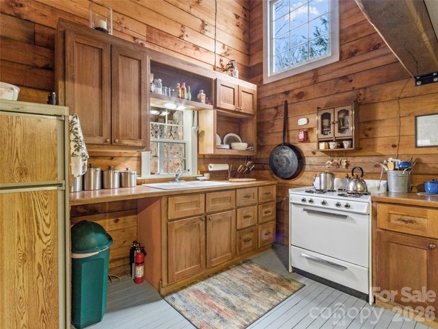 2701 Roses Branch Road, Bakersville, NC 28705