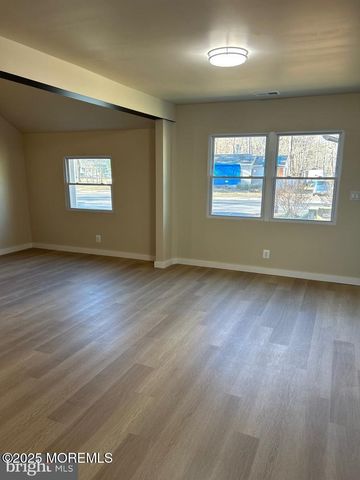 28 Cedar Street, New Egypt, NJ 08533