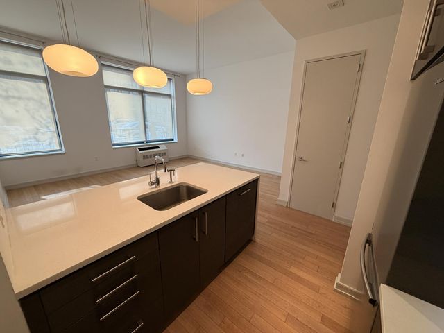 2145 44th Dr Apt 1D, New York City, NY 11101