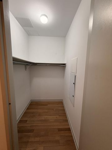 2145 44th Dr Apt 1D, New York City, NY 11101